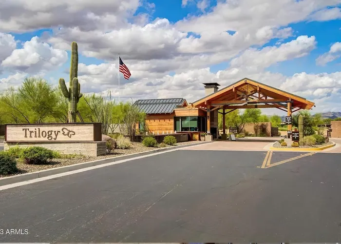 Upscale Desert Golf Pool Dining Hot Tub *