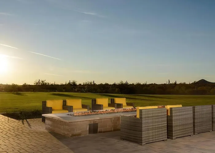 Upscale Desert Golf Pool Dining Hot Tub