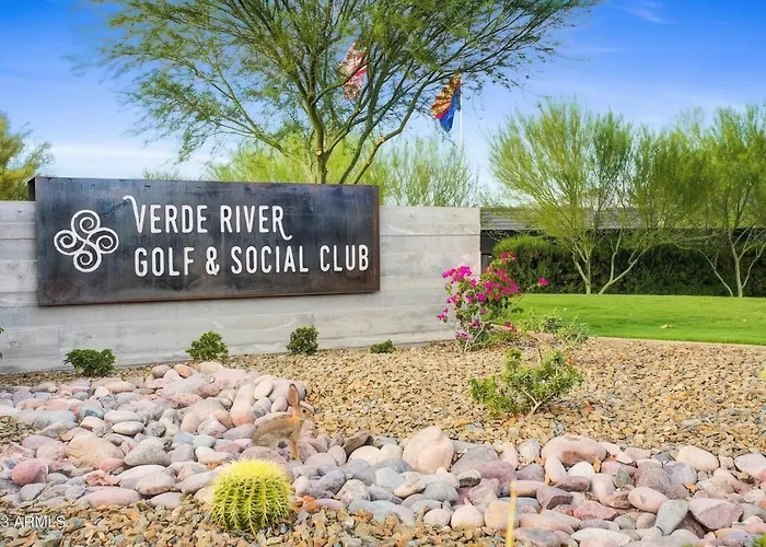 Upscale Desert Golf Pool Dining Hot Tub Holiday home