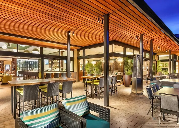 Upscale Desert Golf Pool Dining Hot Tub Holiday home *