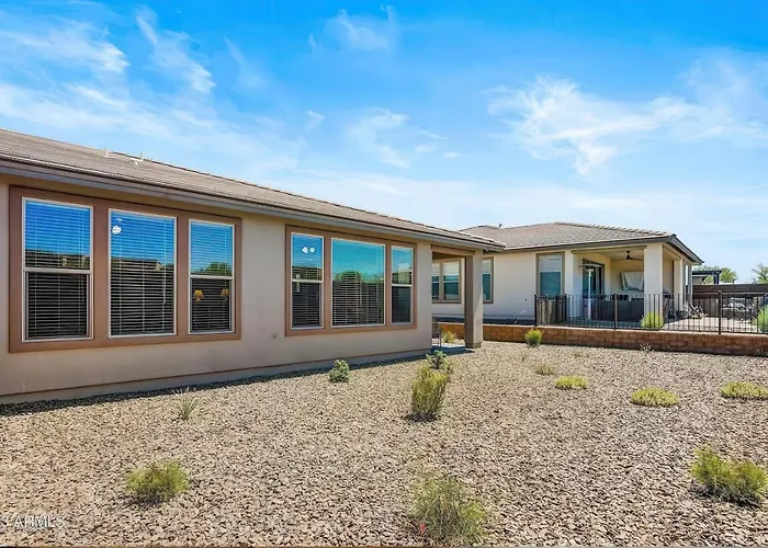 Upscale Desert Golf Pool Dining Hot Tub Holiday home *