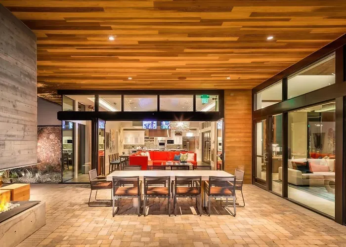Upscale Desert Golf Pool Dining Hot Tub