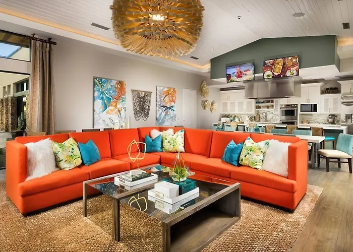 Upscale Desert Golf Pool Dining Hot Tub Holiday home