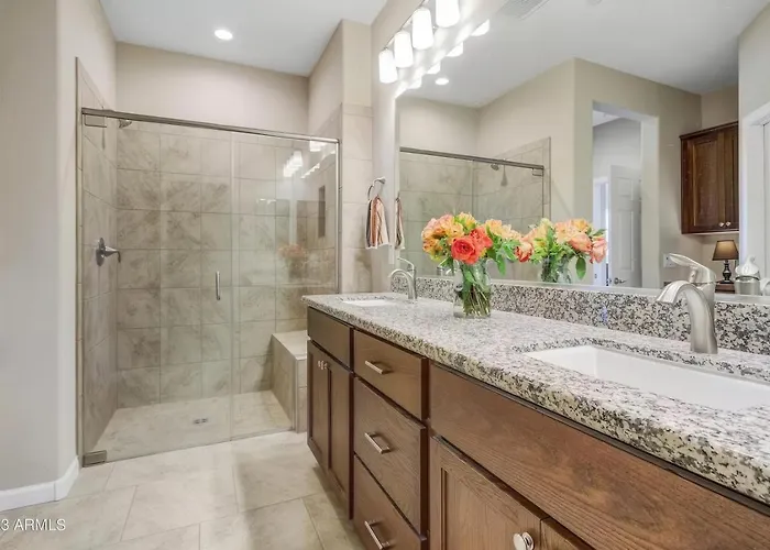 Upscale Desert Golf Pool Dining Hot Tub Holiday home