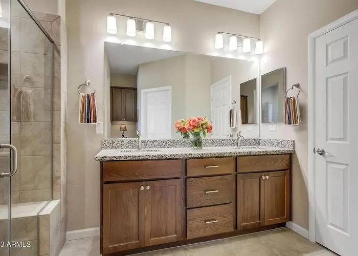 Upscale Desert Golf Pool Dining Hot Tub Holiday home *