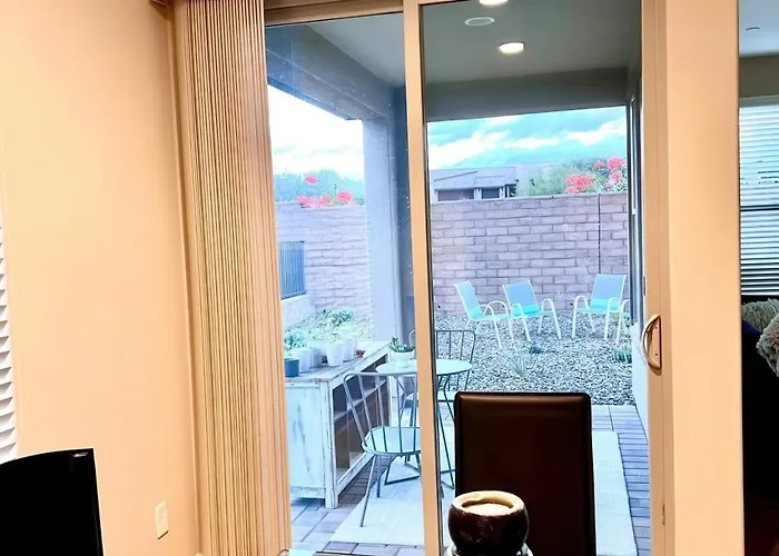 Upscale Desert Golf Pool Dining Hot Tub Holiday home