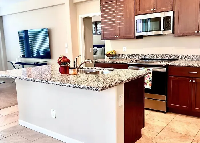 Upscale Desert Golf Pool Dining Hot Tub